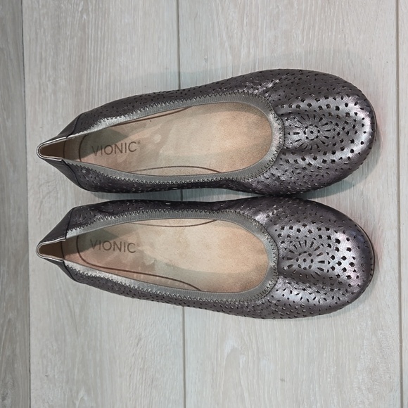 Vionic Women Leather Loafer Ballet slip on shoes sz 10M - Picture 3 of 11